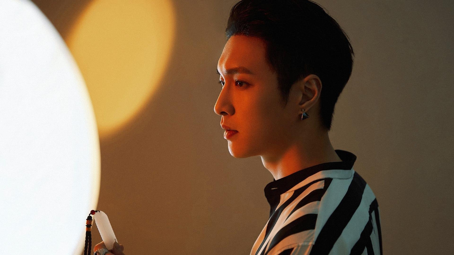 明星对决：张伟砍下31分，场上如日中天！，明星看张伟丽比赛